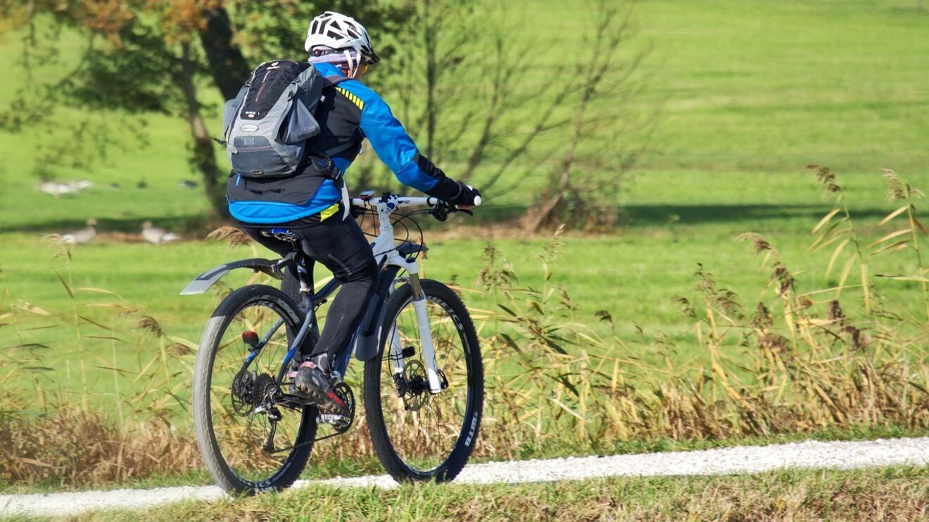 cyclist-1782947_1280