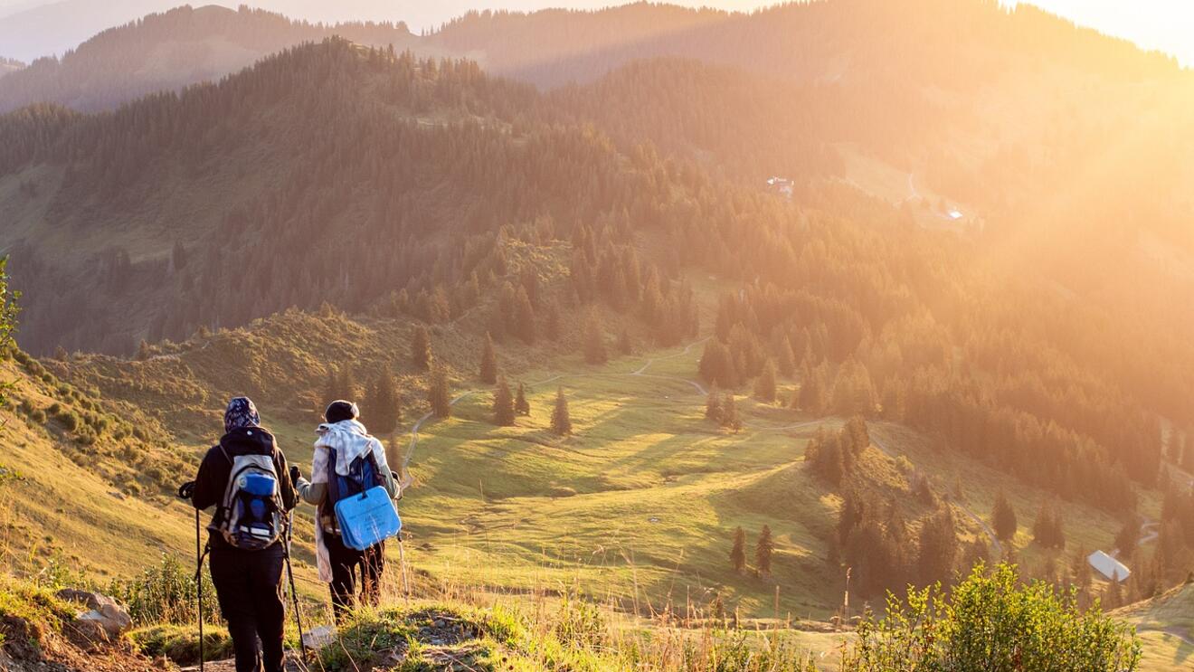 mountaineers-5649828_1280